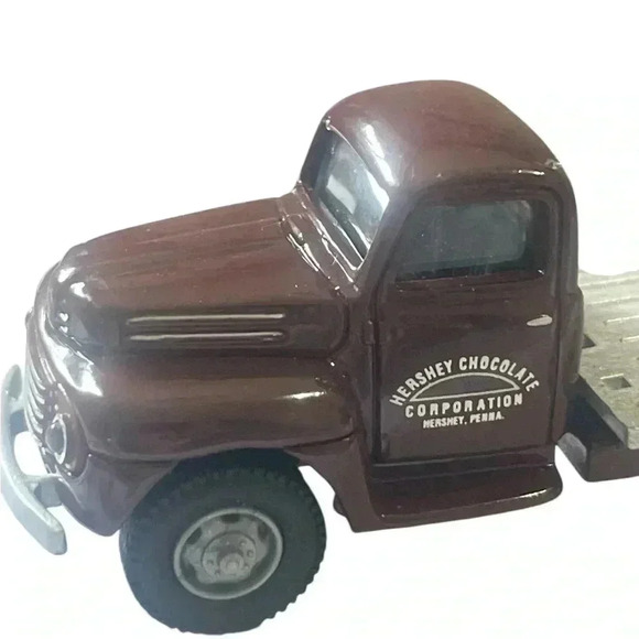AHL American Highway Legends
Hershey's vintage truck 1:64 New Die
Cast Models - Picture 11 of 13